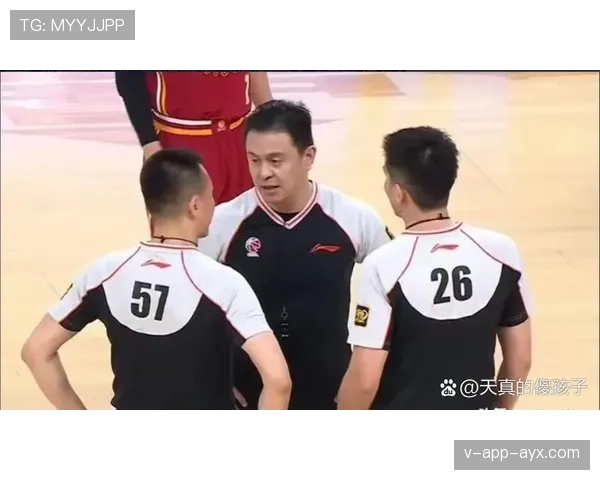 解读发球违例的判定标准,避免因细节失误被吹罚 解读发球违例的判定标准,避免因细节失误被吹罚